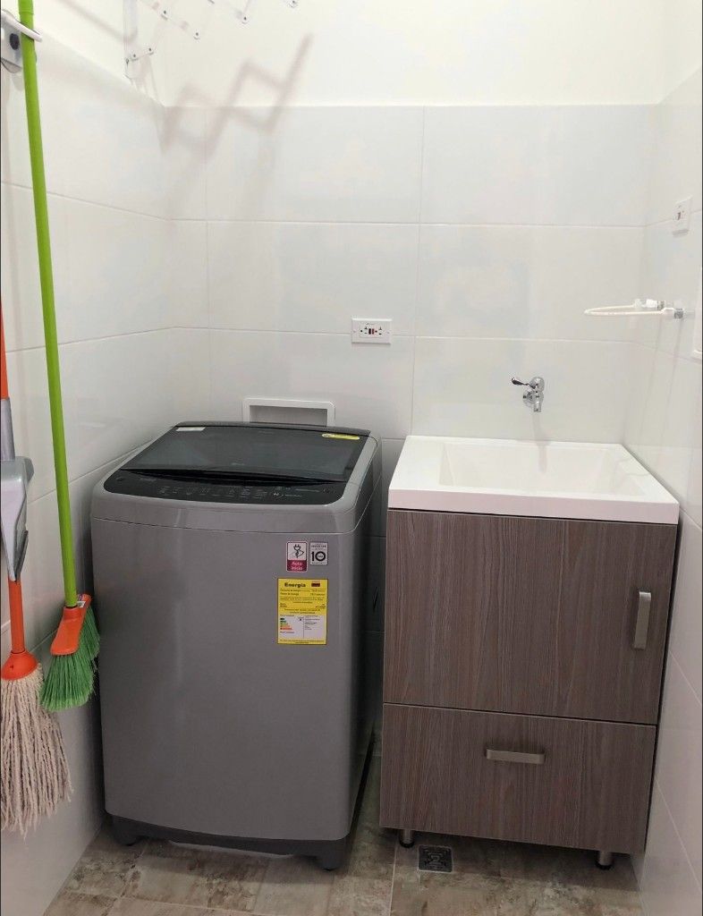 Bathroom and in-unit washing machine in an El Rodadero Santa Marta rental stay