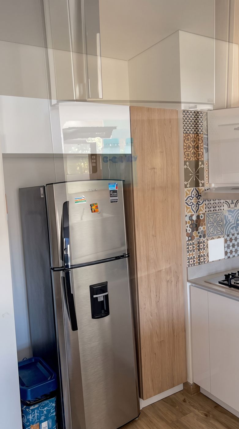 Equipped kitchen for guests in a Santa Marta Rodadero holiday apartment